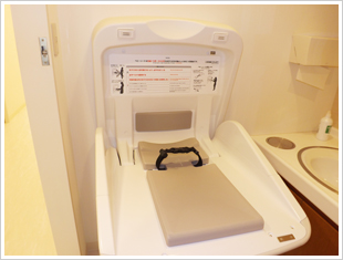 おむつ替えスペース